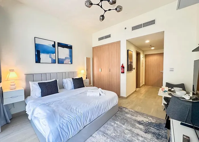 Bright & Spacious Studio In Azizi Riviera 24