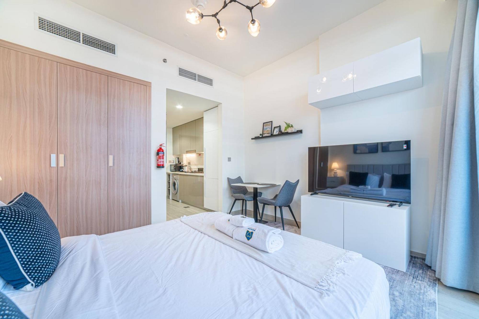 Bright & Spacious In Azizi Riviera 24 Apartment *