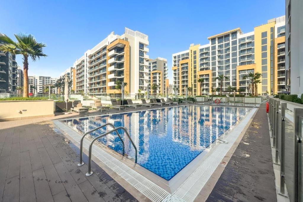 Bright & Spacious In Azizi Riviera 24 Apartment Dubai