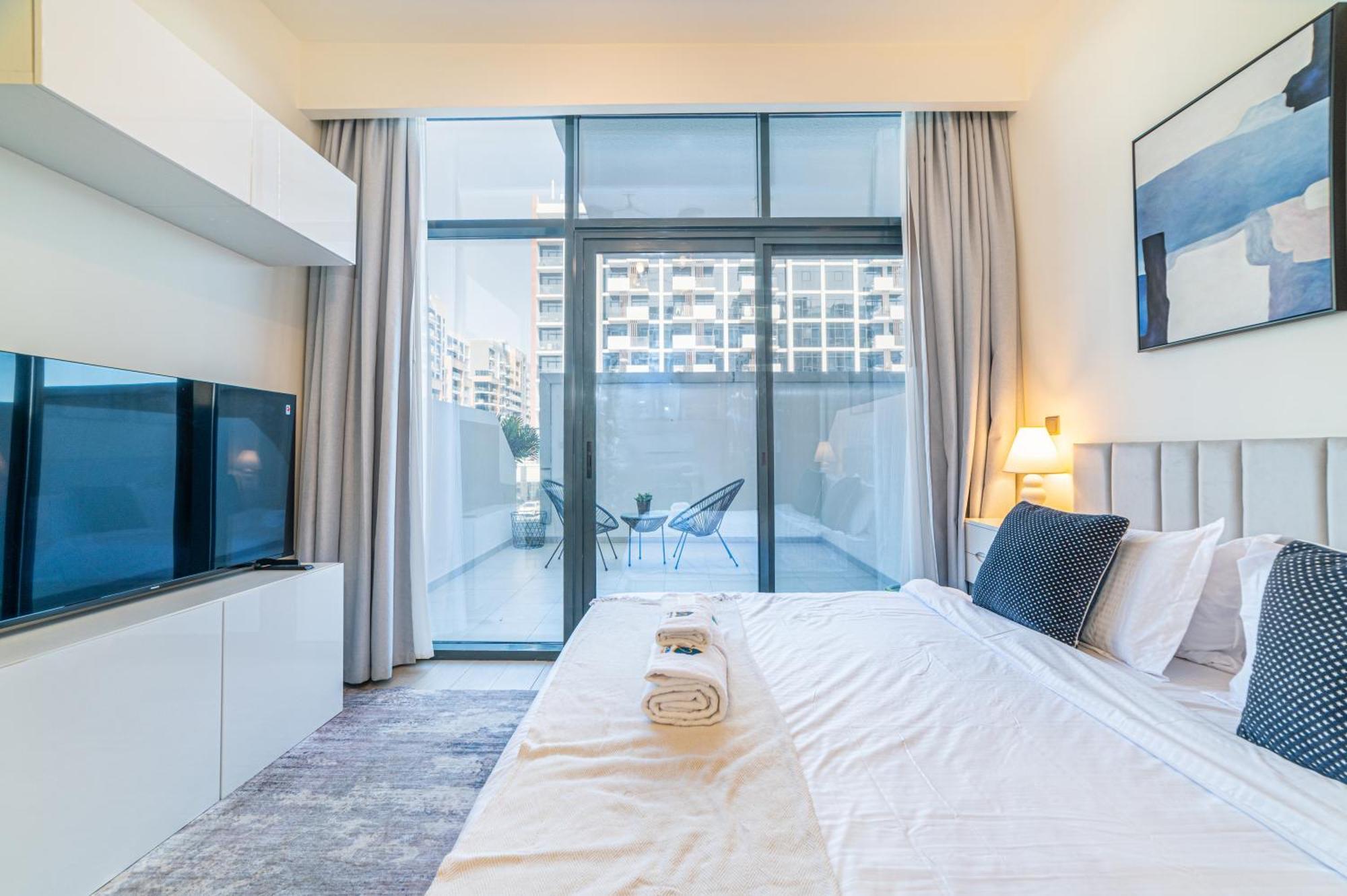 Apartment Bright & Spacious In Azizi Riviera 24 Dubai