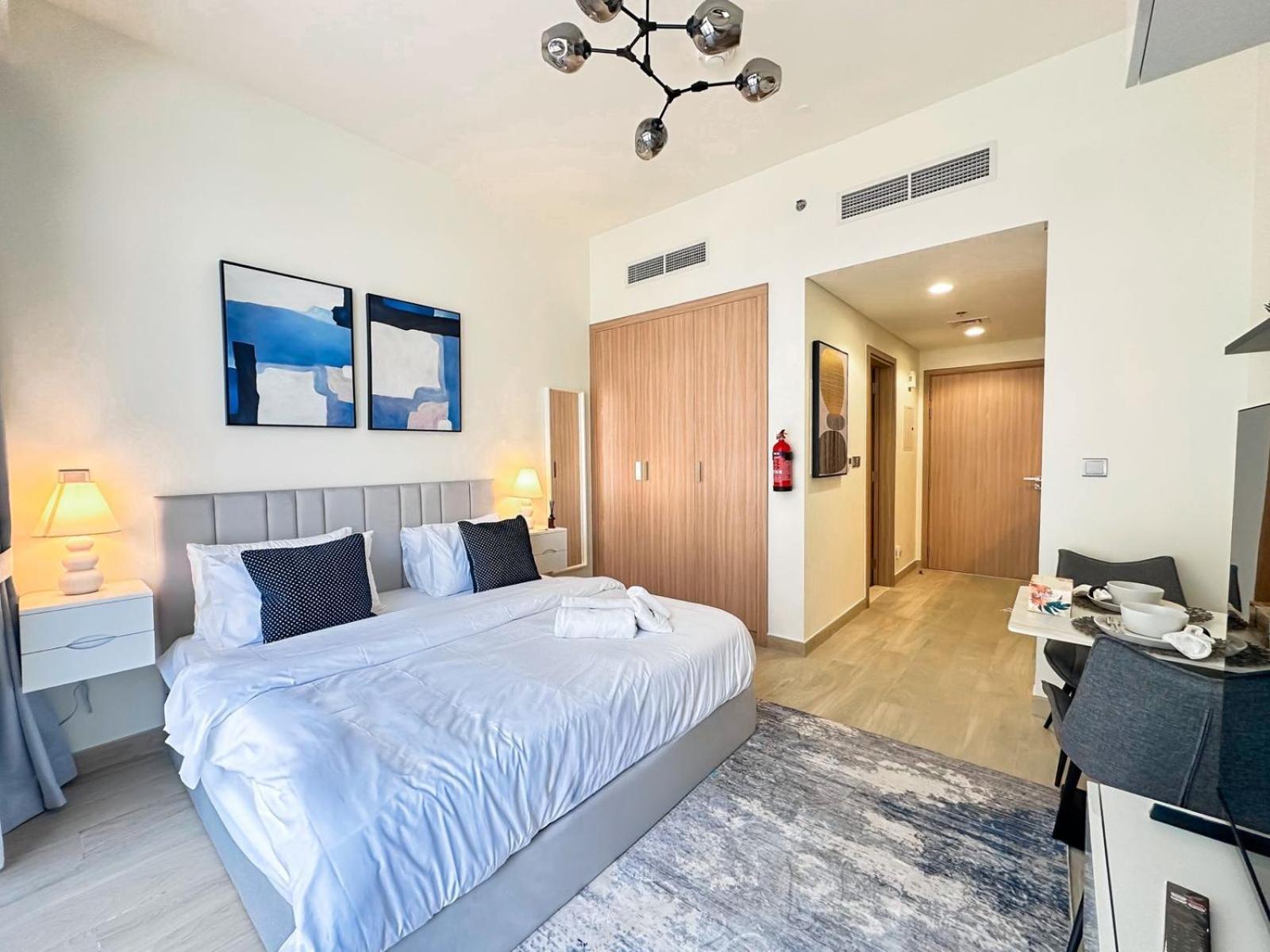 Apartment Bright & Spacious In Azizi Riviera 24 *
