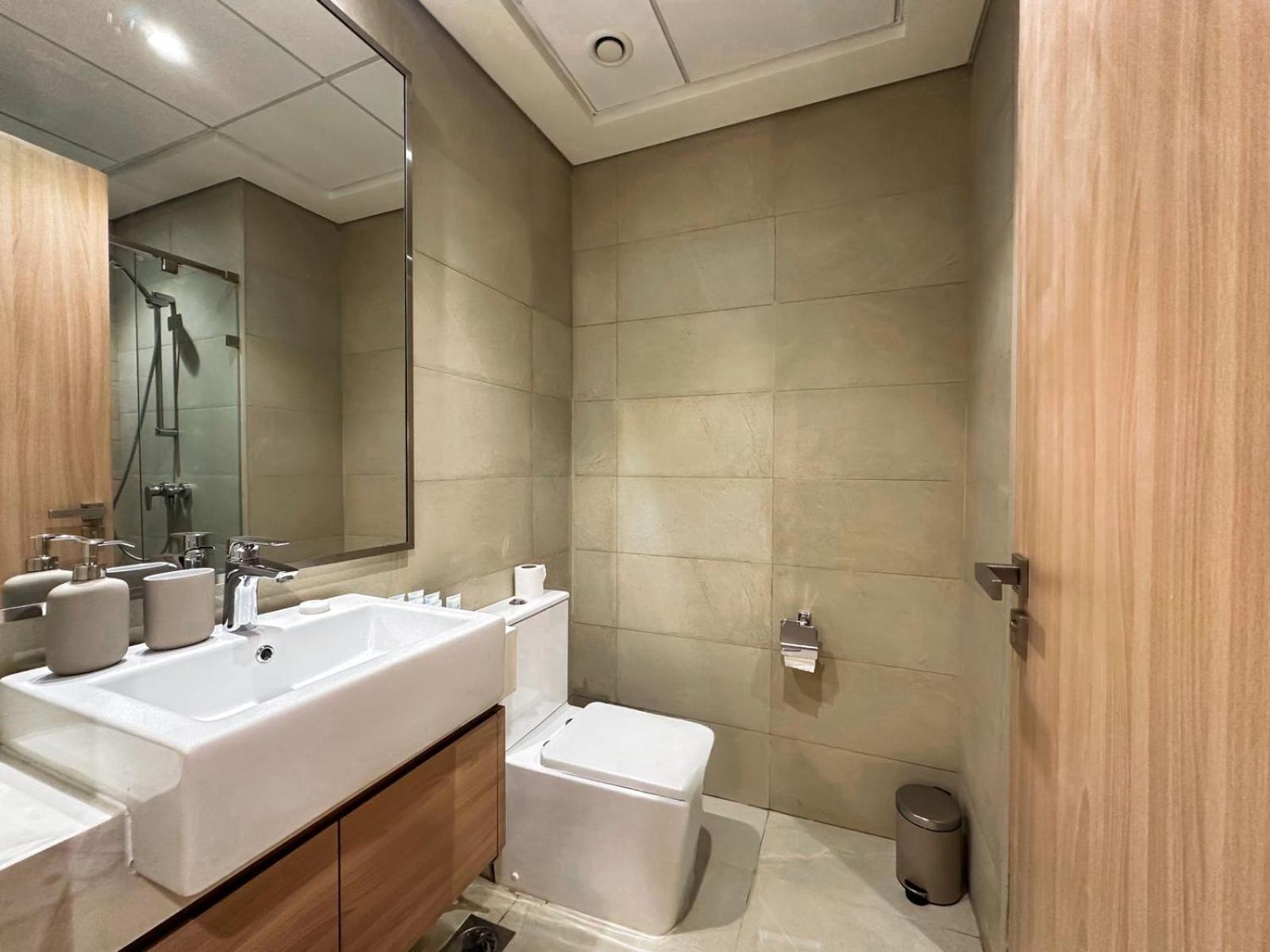 Bright & Spacious In Azizi Riviera 24 Apartment